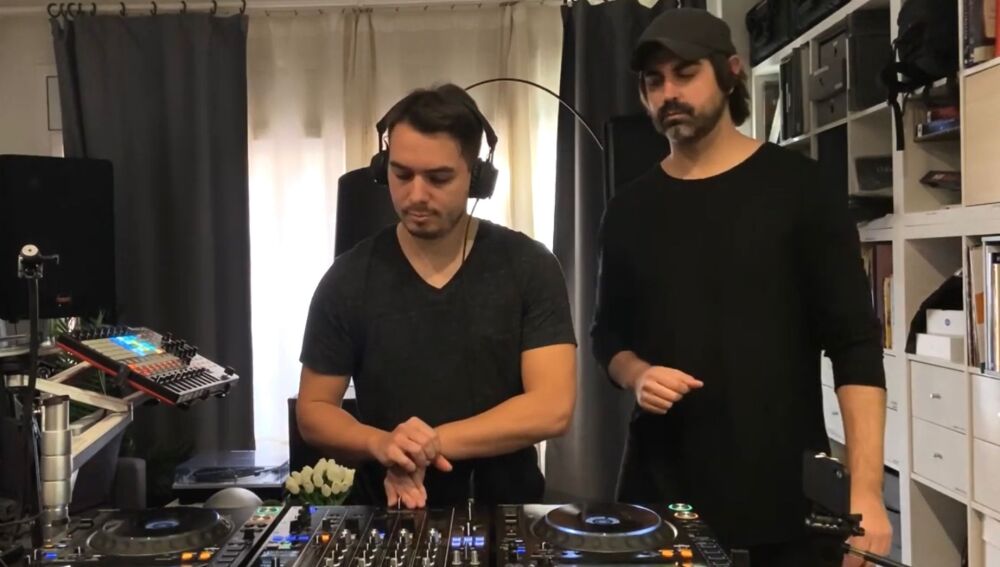 Maigual en uno de sus set de producción Maigual en uno de sus set de producción