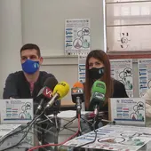 De izquierda a derecha, los padres de Álvaro y la vicepresidenta de Valdepeñas Comercial De izquierda a derecha, los padres de Álvaro y la vicepresidenta de Valdepeñas Comercial