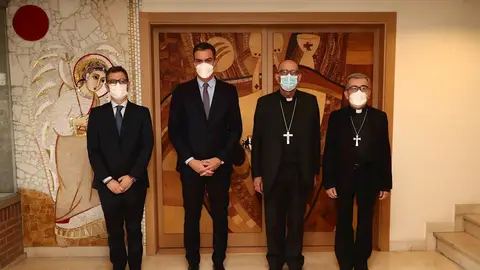 Pedro Sánchez con el presidente de la Conferencia Episcopal, Juan José Omella Pedro Sánchez con el presidente de la Conferencia Episcopal, Juan José Omella