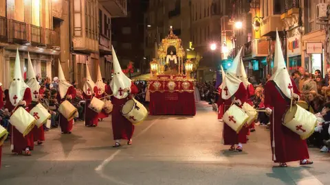 La Junta Mayor anuncia que entre el 21 de febrero y el 4 de Marzo se deben formalizar los abonos de sillas para los desfiles semana santa