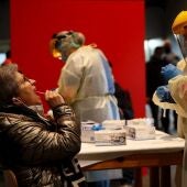 Datos coronavirus España: La incidencia baja por tercer día consecutivo y se sitúa en 3.194 casos y 215 muertes