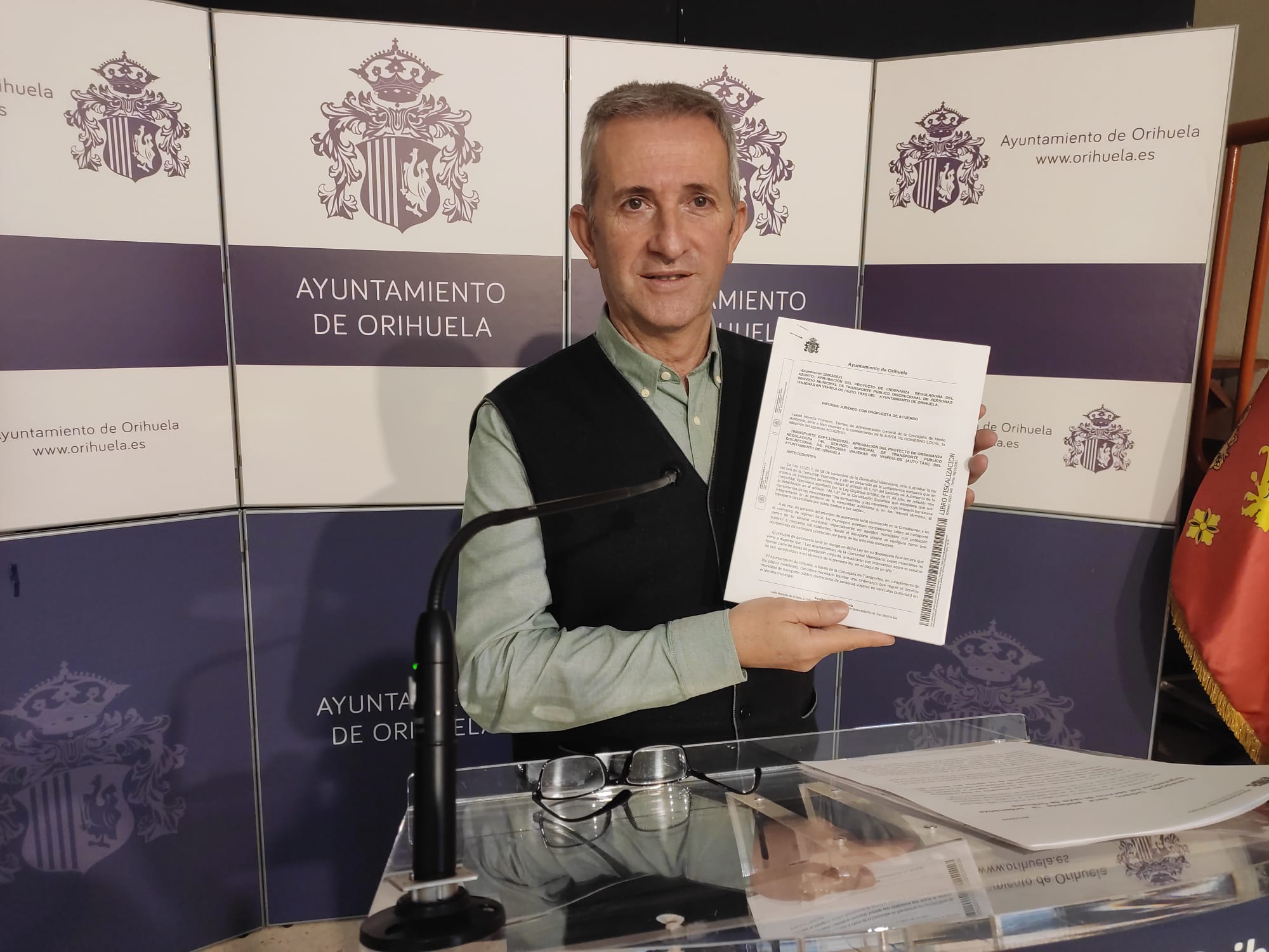 Transporte Urbano presenta el proyecto para la ordenanza reguladora del servicio de taxis de Orihuela Transporte Urbano presenta el proyecto para la ordenanza reguladora del servicio de taxis de Orihuela