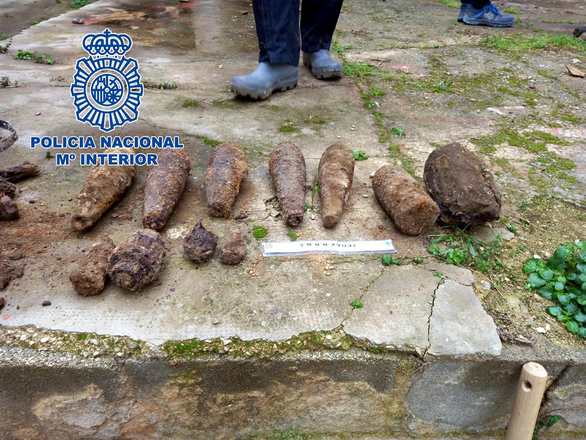 La Policía Nacional neutraliza 18 artefactos de la Guerra Civil enterrados en una nave de Alcoy La Policía Nacional neutraliza 18 artefactos de la Guerra Civil enterrados en una nave de Alcoy