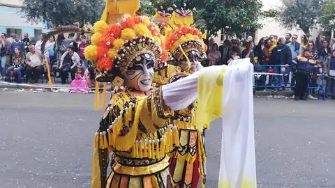 Comparsa durante el desfile Comparsa durante el desfile