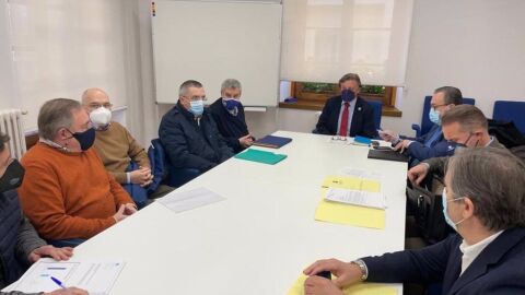 Reuni&oacute;n del equipo de gobierno con representantes vecinales del Oviedo Antiguo