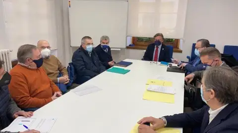 Reunión del equipo de gobierno con representantes vecinales del Oviedo Antiguo Reunión del equipo de gobierno con representantes vecinales del Oviedo Antiguo