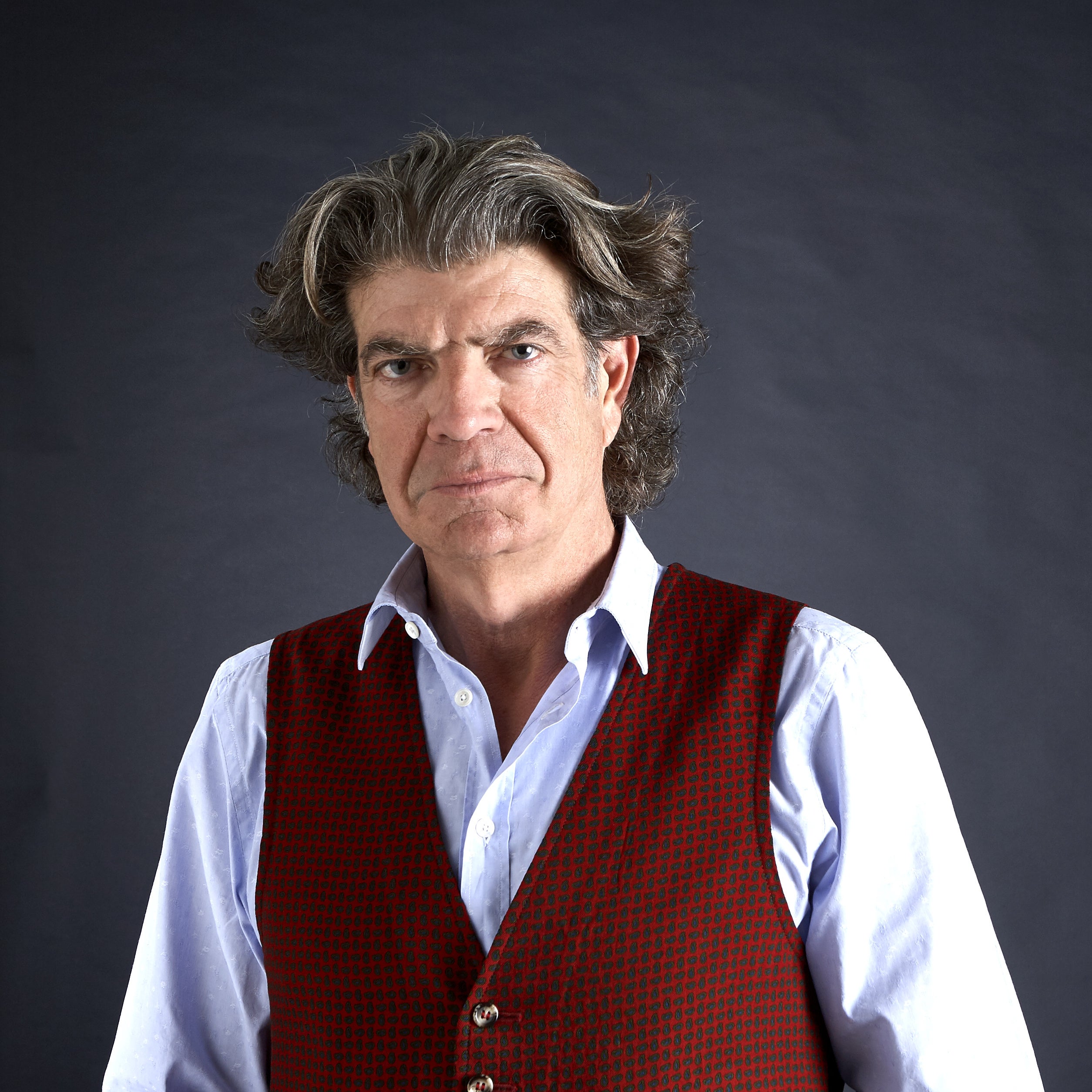 Florián Falomir tras el enigma que plantea Juan Bolea en "La baraja de plata" Florián Falomir tras el enigma que plantea Juan Bolea en "La baraja de plata"