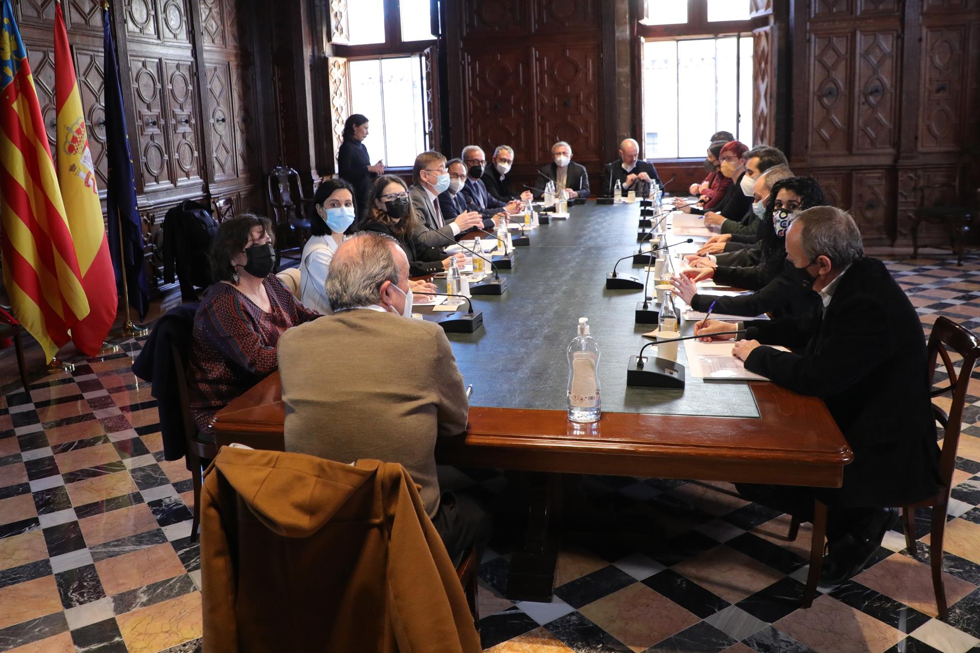Expertos creen que el borrador del Gobierno "no es suficiente" para solucionar la infrafinanciación valenciana Expertos creen que el borrador del Gobierno "no es suficiente" para solucionar la infrafinanciación valenciana