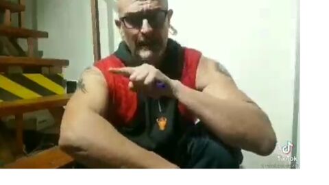 El policía negacionista El policía negacionista
