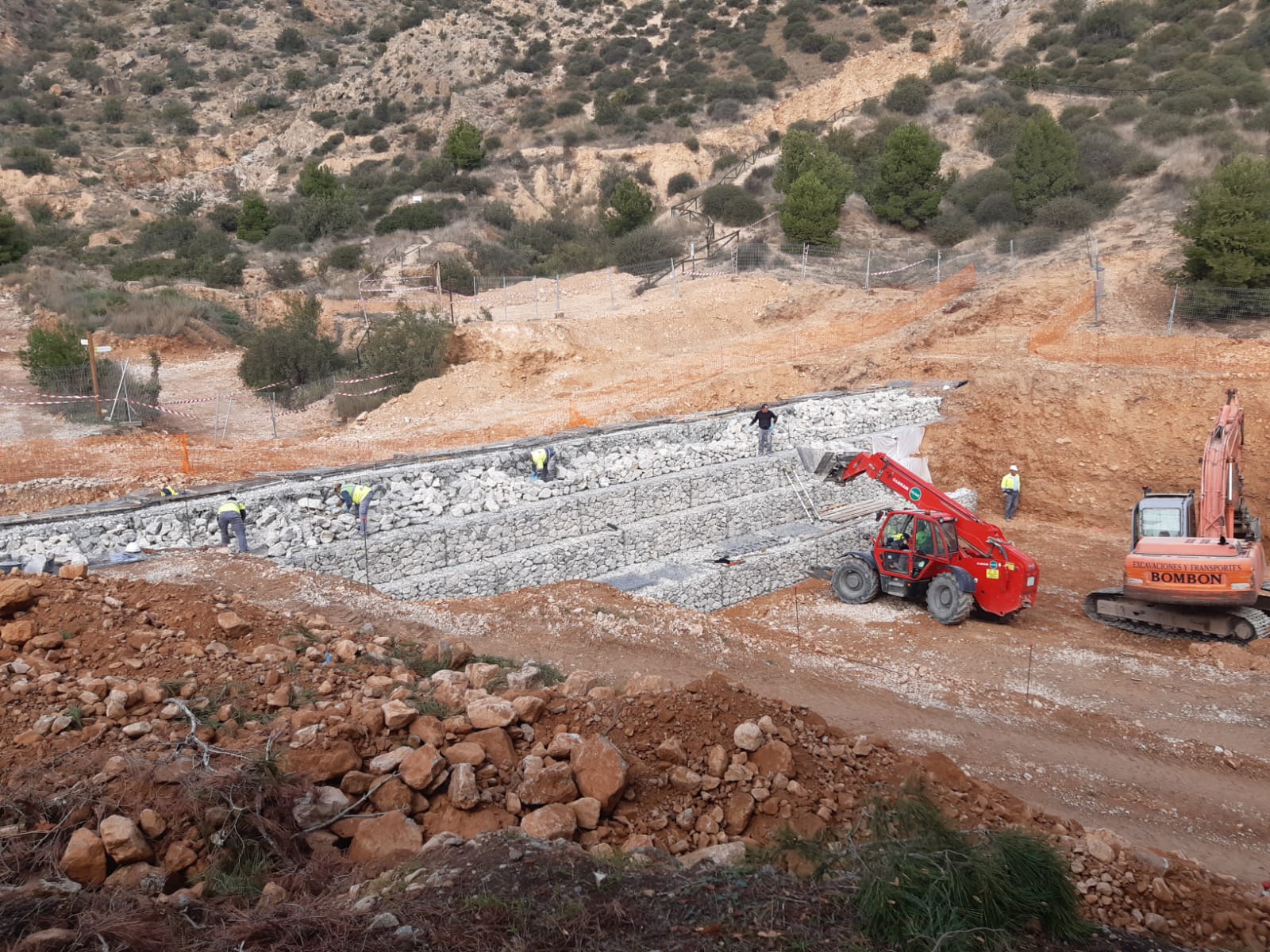 Dique de Contención en Callosa de Segura de sólidos en el paraje de Cueva de Ahumada Dique de Contención en Callosa de Segura de sólidos en el paraje de Cueva de Ahumada