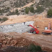 Dique de Contención en Callosa de Segura de sólidos en el paraje de Cueva de Ahumada Dique de Contención en Callosa de Segura de sólidos en el paraje de Cueva de Ahumada