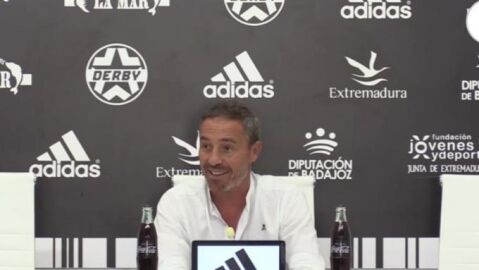 &Oacute;car Cano, entrenador del CD Badajoz