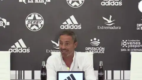 Ócar Cano, entrenador del CD Badajoz Ócar Cano, entrenador del CD Badajoz