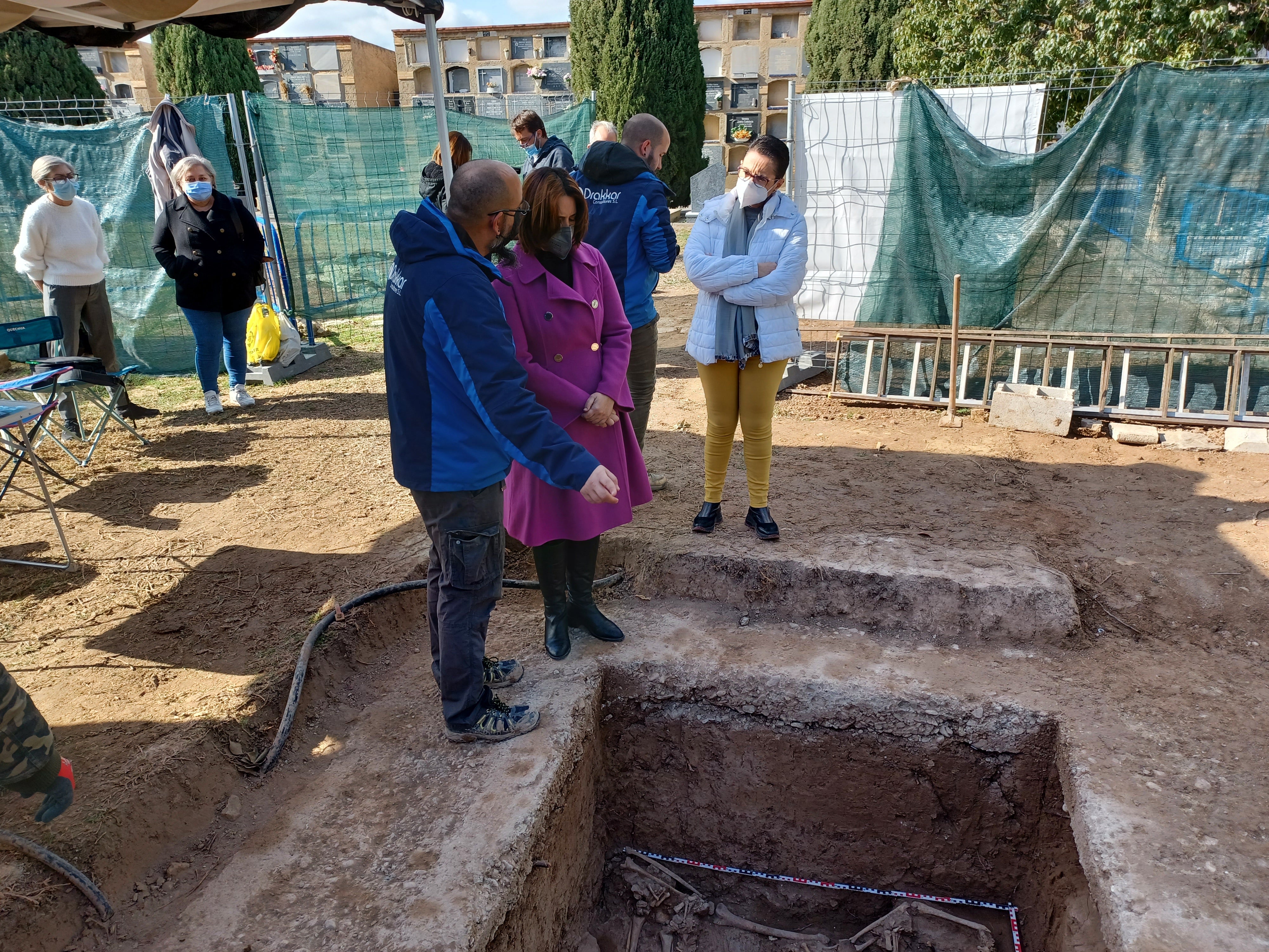 Localizan los restos de cinco víctimas de la represión franquista en la fosa 33 del cementerio de Alicante Localizan los restos de cinco víctimas de la represión franquista en la fosa 33 del cementerio de Alicante