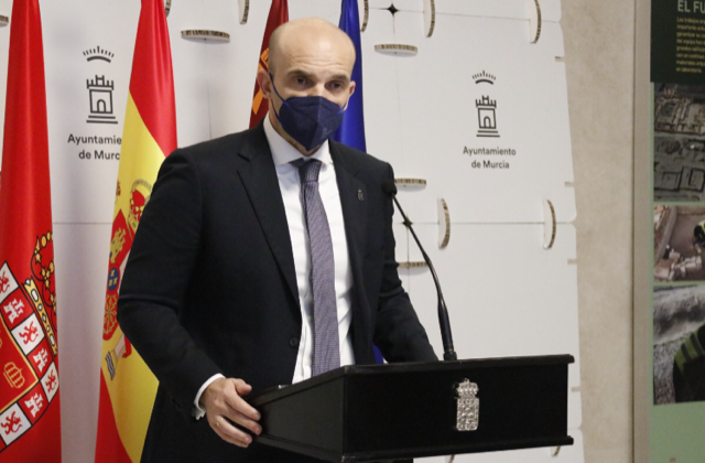 Enrique Lorca: "Estamos trabajando sin descanso para arreglar los pufos del PP que nos estamos encontrando" Enrique Lorca: "Estamos trabajando sin descanso para arreglar los pufos del PP que nos estamos encontrando"
