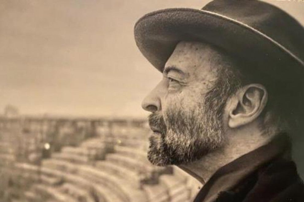 Muere congelado el fotógrafo René Robert tras caer al suelo y no recibir ayuda de los transeúntes Muere congelado el fotógrafo René Robert tras caer al suelo y no recibir ayuda de los transeúntes