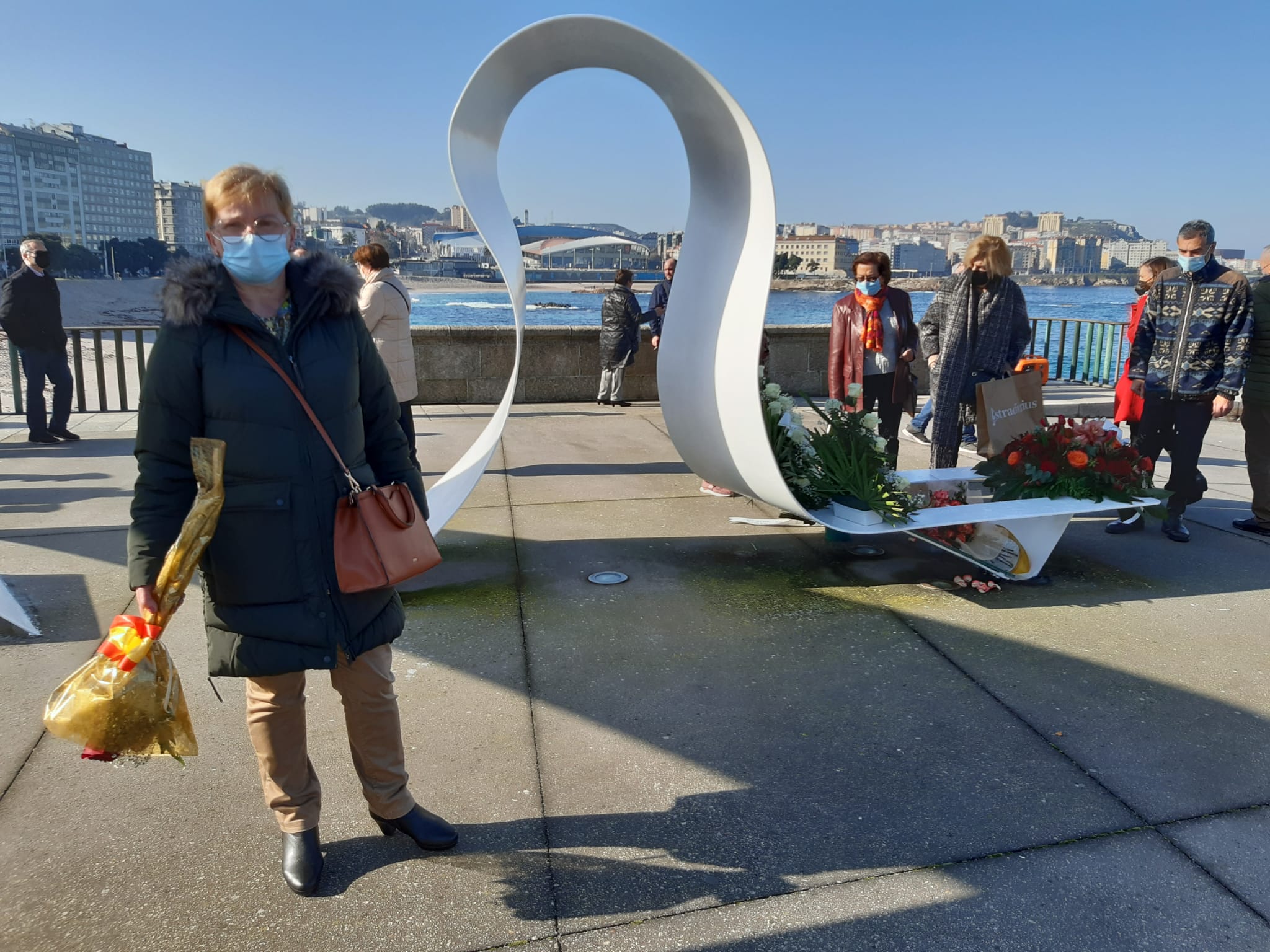 Isabel Lozano, madre de Rodrigo Maseda: "Pido á alcaldesa e a todos que esté coidado o monumento dos héroes do Orzán" Isabel Lozano, madre de Rodrigo Maseda: "Pido á alcaldesa e a todos que esté coidado o monumento dos héroes do Orzán"