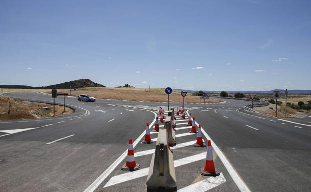 Vara espera que los PGE contemplen partidas "comprometidas", como la autovía Cáceres-Badajoz o la plataforma ferroviaria Vara espera que los PGE contemplen partidas "comprometidas", como la autovía Cáceres-Badajoz o la plataforma ferroviaria