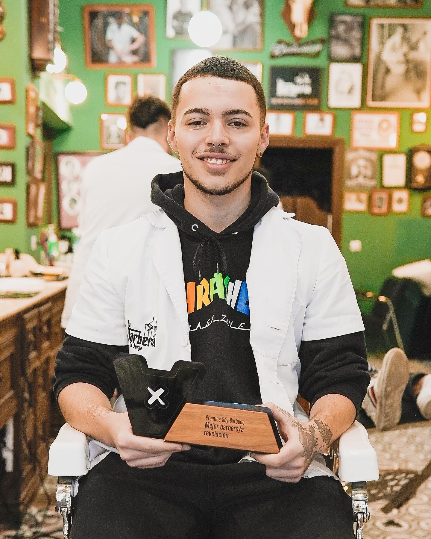 Adrián Hernández, barbero revelación de la mano de la Escuela del Tío Jorge Adrián Hernández, barbero revelación de la mano de la Escuela del Tío Jorge