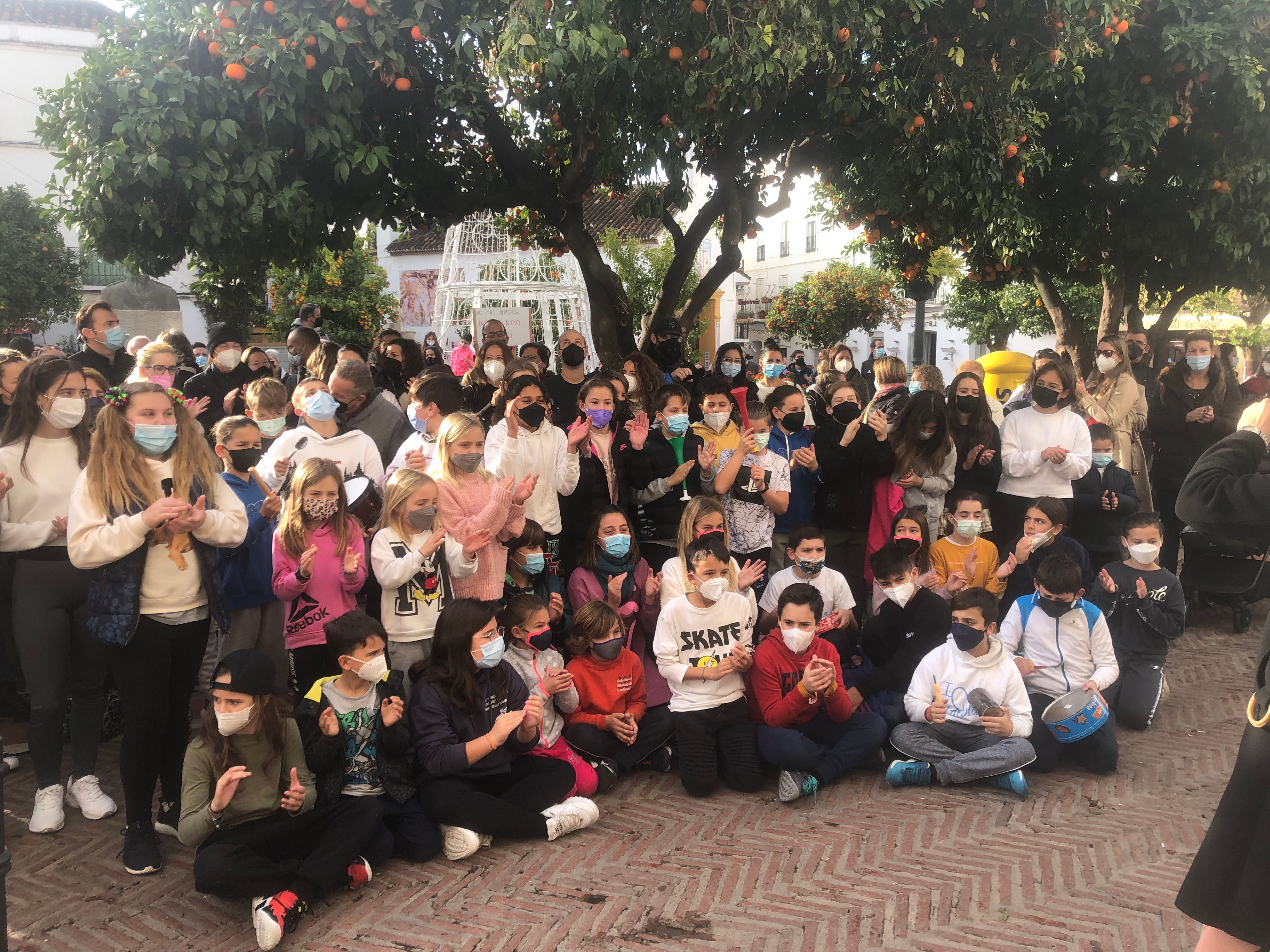 La agrupación de ampas de Marbella y San Pedro se planta ante el Ayuntamiento para exigir el nuevo instituto de Las Chapas La agrupación de ampas de Marbella y San Pedro se planta ante el Ayuntamiento para exigir el nuevo instituto de Las Chapas