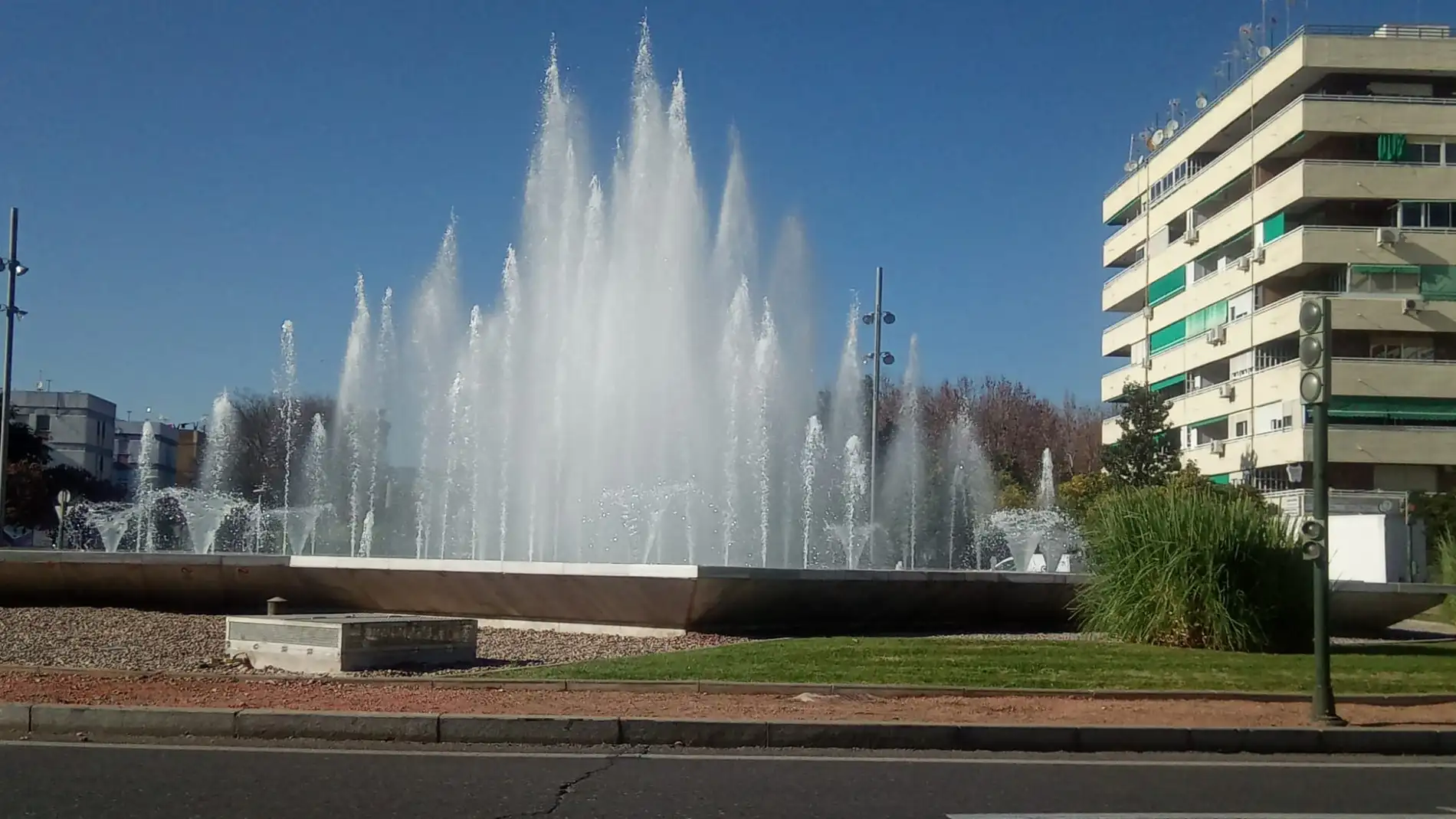 EMACSA repara la fuente  dela  Plaza  de Andalucía que ya funciona con normalidad