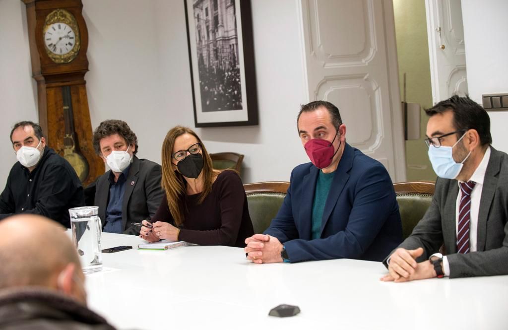 Bomberos de Castelló y València se reúnen para plantear sinergias y modelos conjuntos de trabajo Bomberos de Castelló y València se reúnen para plantear sinergias y modelos conjuntos de trabajo