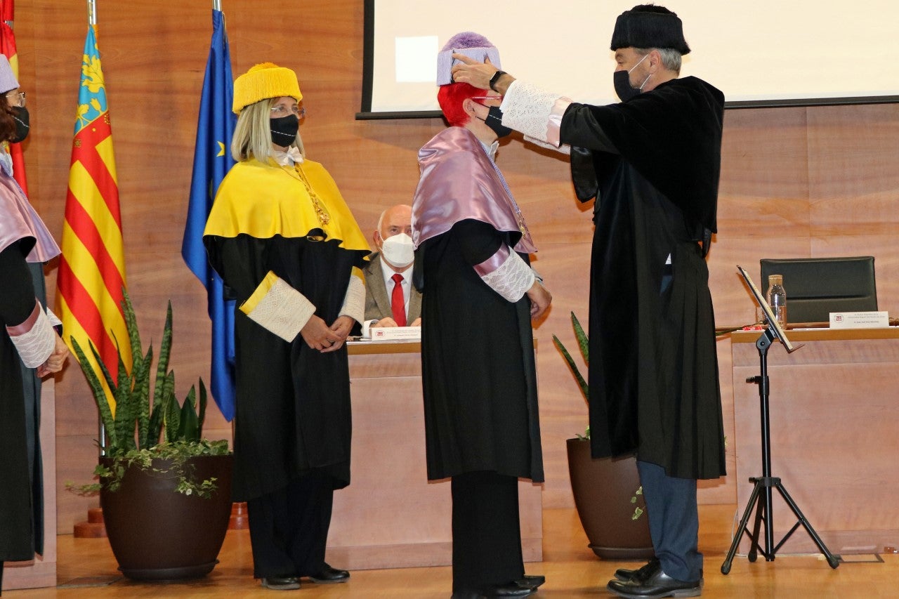 La Universidad Miguel Hernández de Elche inviste Doctora Honoris Causa a la psicóloga Marie Johnston La Universidad Miguel Hernández de Elche inviste Doctora Honoris Causa a la psicóloga Marie Johnston