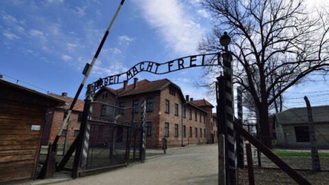 Puerta de Auschwitz