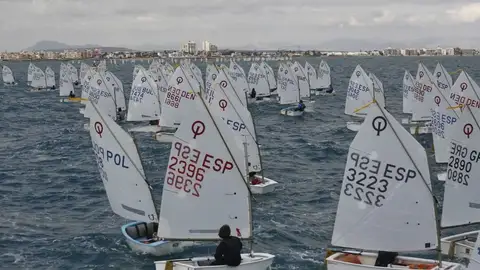 Exito de regastistas concentrados en el RCN en el 14º trofeo euromarina optimist torrevieja optimist