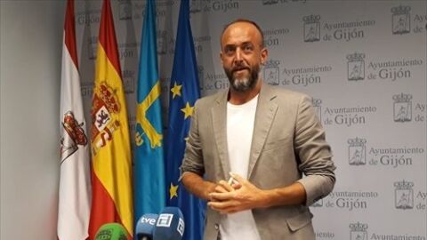 David Alonso, en sus tiempos como concejal, en la sala de prensa del Ayuntameinto de Gij&oacute;n
