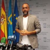 David Alonso, en sus tiempos como concejal, en la sala de prensa del Ayuntameinto de Gijón