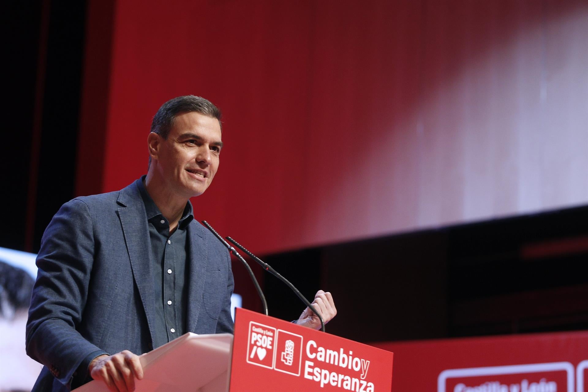 Pedro Sánchez asegura que la Ley de Vivienda "prohibirá vender viviendas públicas a fondos buitre" Pedro Sánchez asegura que la Ley de Vivienda "prohibirá vender viviendas públicas a fondos buitre"