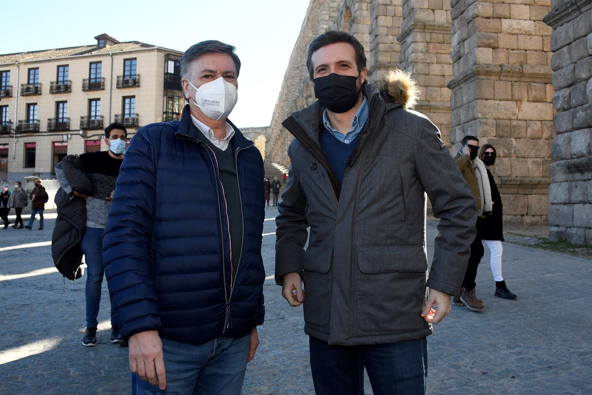 Casado denunciará ante la Junta electoral los anuncios de Sánchez en un mitin: "Es una vergüenza" Casado denunciará ante la Junta electoral los anuncios de Sánchez en un mitin: "Es una vergüenza"