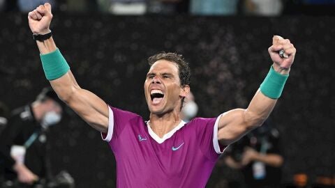 Rafa Nadal hace historia al conquistar el Open de Australia tras una épica remontada ante Medvédev