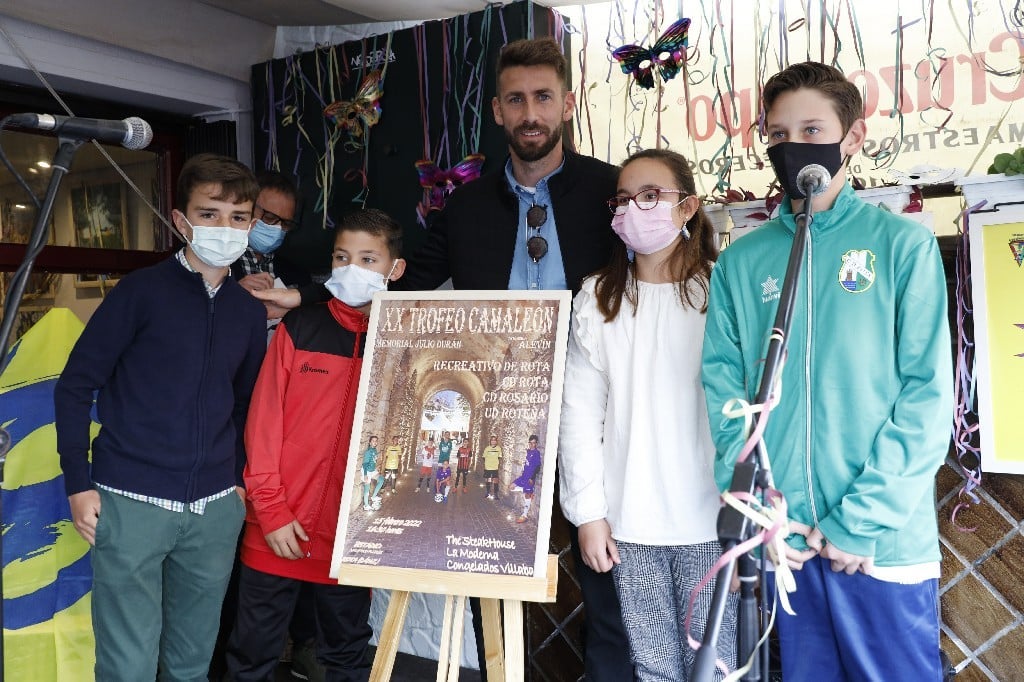 Pistoletazo de salida al carnaval roteño con la 'Erizá' de la Peña El Camaleón Pistoletazo de salida al carnaval roteño con la 'Erizá' de la Peña El Camaleón