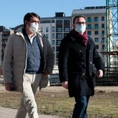 El candidato del Partido Popular a las Cortes por León, Juan Carlos Suárez-Quiñones, junto a varios miembros de su candidatura, atiende a los medios de comunicación en el solar destinado a la construcción del nuevo Conservatorio de Música de León El candidato del Partido Popular a las Cortes por León, Juan Carlos Suárez-Quiñones, junto a varios miembros de su candidatura, atiende a los medios de comunicación en el solar destinado a la construcción del nuevo Conservatorio de Música de León