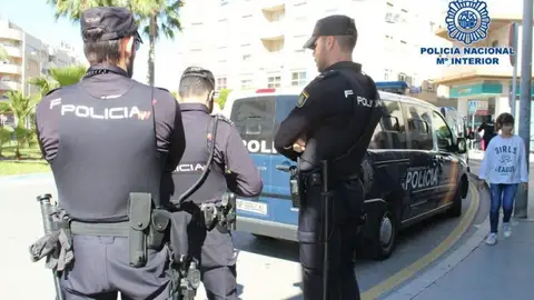 La Policía Nacional ha detenido a tres personas pertenecientes a un clan familiar dedicado al tráfico de drogas La Policía Nacional ha detenido a tres personas pertenecientes a un clan familiar dedicado al tráfico de drogas