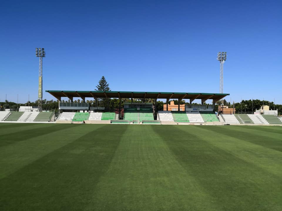 Sanlúcar reclama a la Junta que arregle "con el mismo trato que Linares y La Línea" el estadio de El Palmar Sanlúcar reclama a la Junta que arregle "con el mismo trato que Linares y La Línea" el estadio de El Palmar