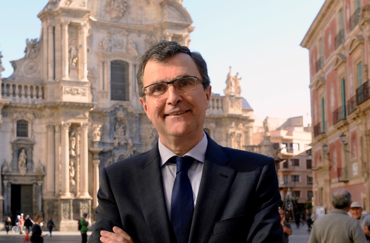 Fallece José Ballesta, alcalde de Murcia, a los 67 años tras una larga enfermedad Fallece José Ballesta, alcalde de Murcia, a los 67 años tras una larga enfermedad