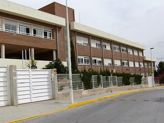 La Agencia Española de Protección de Datos premia el programa ‘Ciberconvivencia emocional’ del IES Canónigo Manchón de Crevillent La Agencia Española de Protección de Datos premia el programa ‘Ciberconvivencia emocional’ del IES Canónigo Manchón de Crevillent