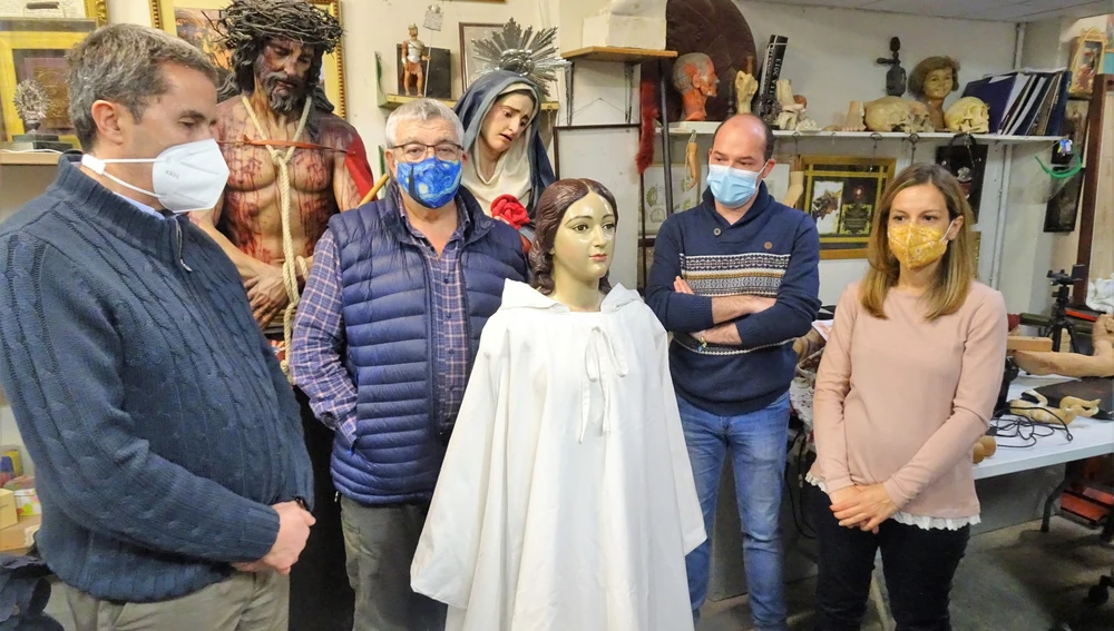 La Virgen del Rosario en el taller del imaginero sevillano