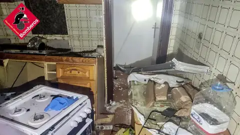 Cocina de la vivienda de Elche en la que se produjo la explosión de gas butano. Cocina de la vivienda de Elche en la que se produjo la explosión de gas butano.