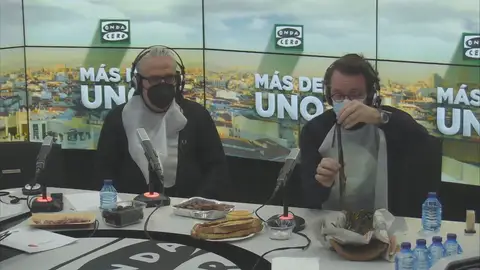 Cómo comer un calçot Cómo comer un calçot