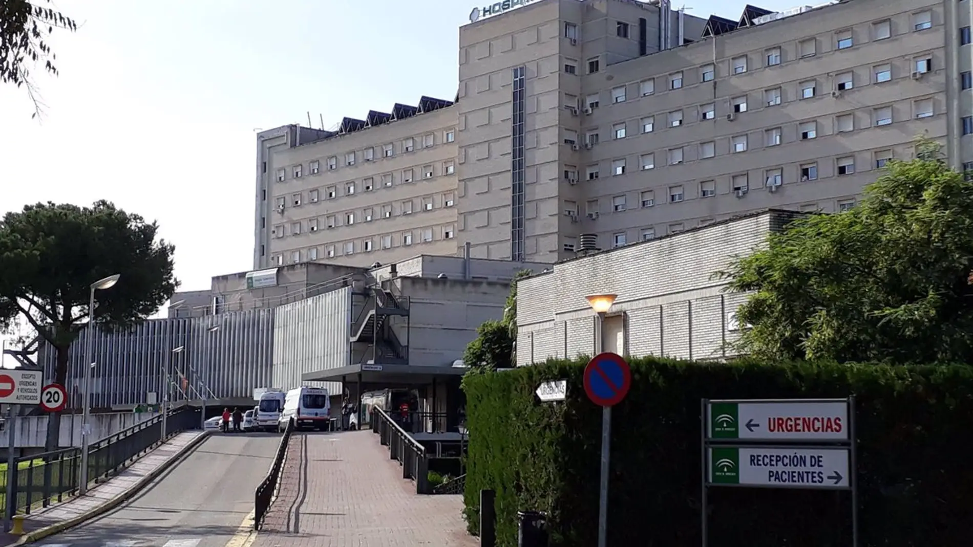 Fachada hospital de Valme en Sevilla