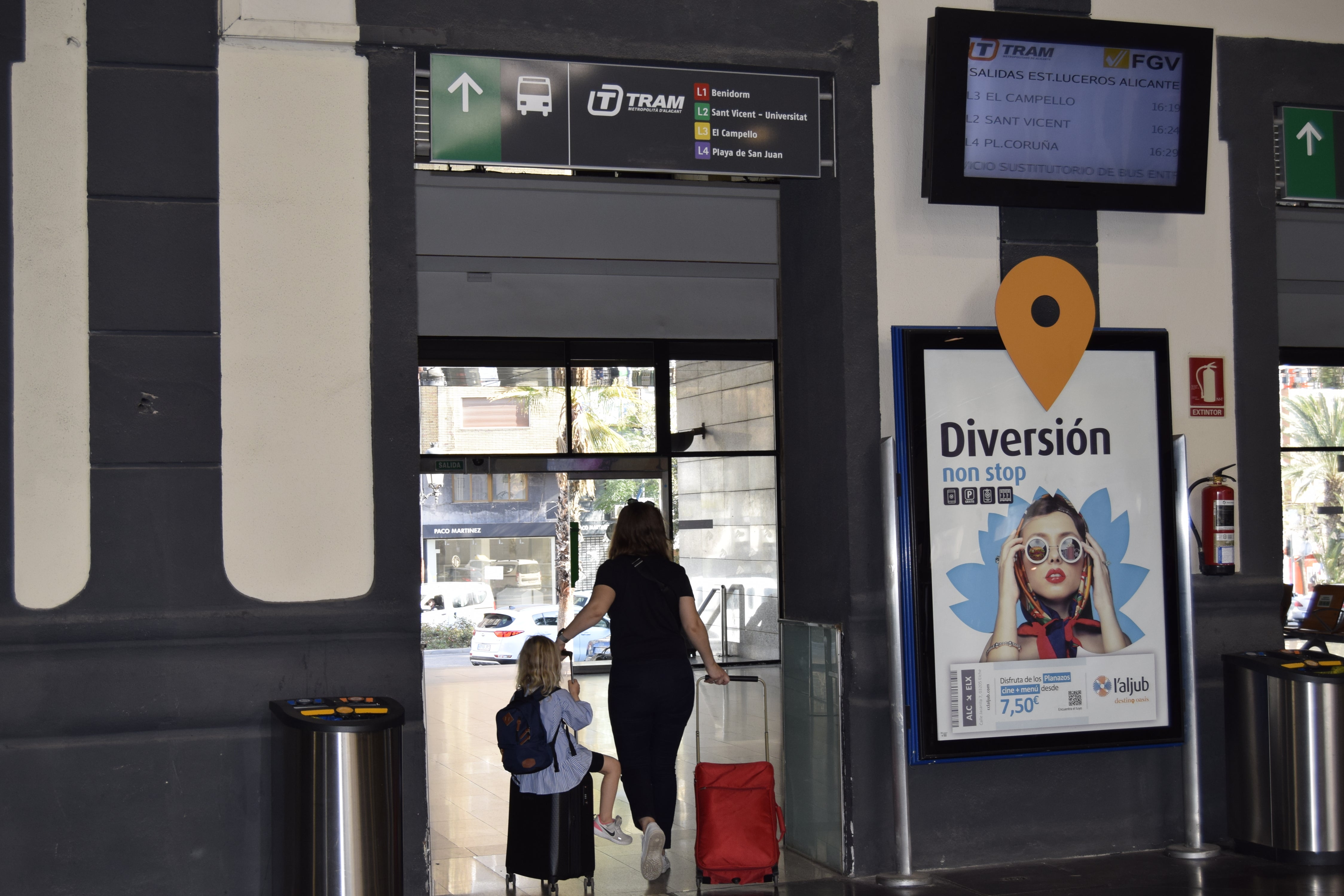 44.000 pasajeros del AVE Madrid-Alicante usaron el TRAM para llegar a sus destinos 44.000 pasajeros del AVE Madrid-Alicante usaron el TRAM para llegar a sus destinos
