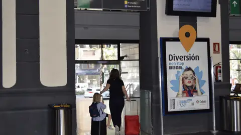 Una estación del tranvía de Alicante Una estación del tranvía de Alicante