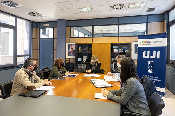 El aula Fundación Torrecid de Liderazgo e Innovación de la UJI promoverá en 2022 premios, becas y prácticas internacionales para el estudiantado El aula Fundación Torrecid de Liderazgo e Innovación de la UJI promoverá en 2022 premios, becas y prácticas internacionales para el estudiantado