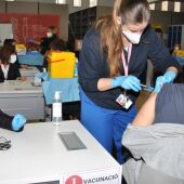 Los veinteañeros empiezan a recibir la tercera dosis de la vacuna en Castelló