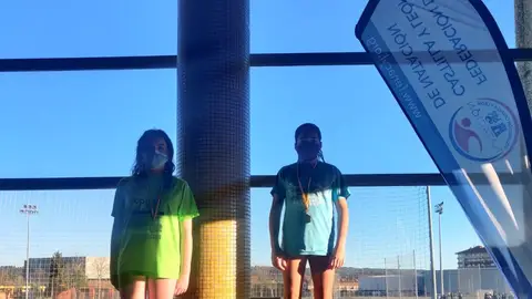 Sandra Guerra, logra dos medallas en el campeonato de natación de Castilla y León en categoría alevín. NATACIÓN