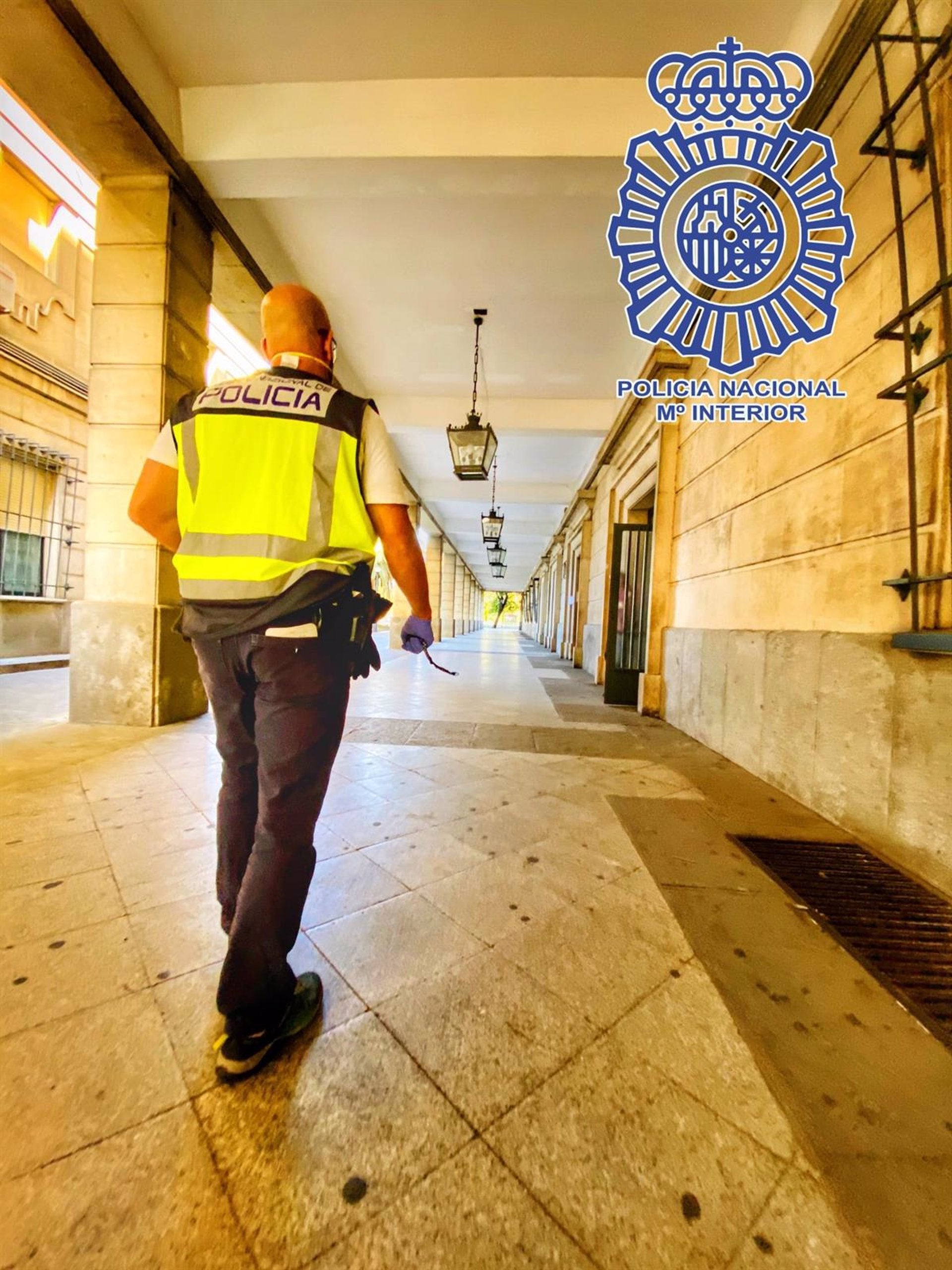 Liberados trece chinos de una nave en Dos Hermanas donde eran explotados en "condiciones insalubres" Liberados trece chinos de una nave en Dos Hermanas donde eran explotados en "condiciones insalubres"